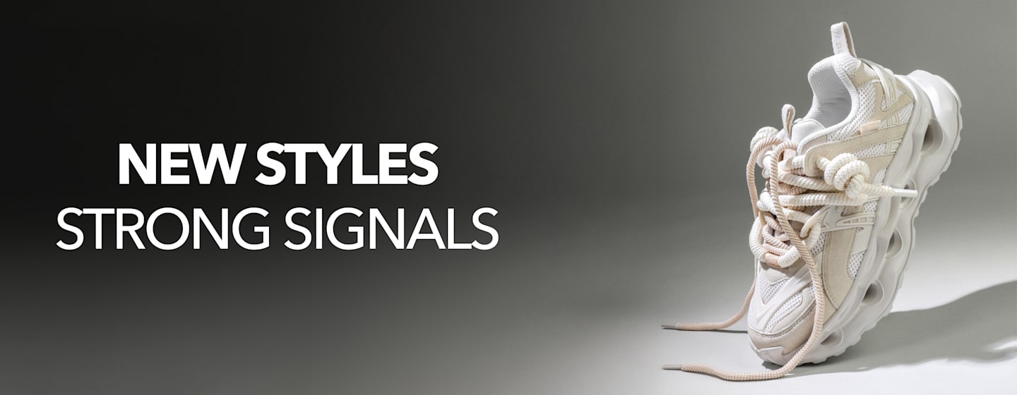 Cream-colored chunky sneaker with oversized rope laces on a minimalist gray background, next to the text “NEW STYLES STRONG SIGNALS”.