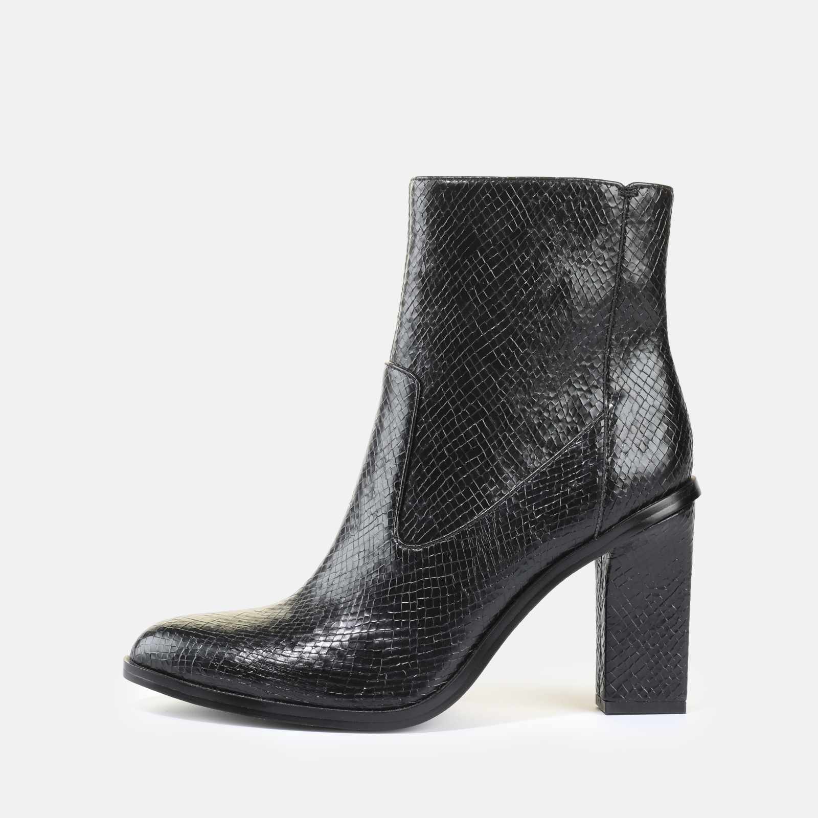 Zoe Ankle