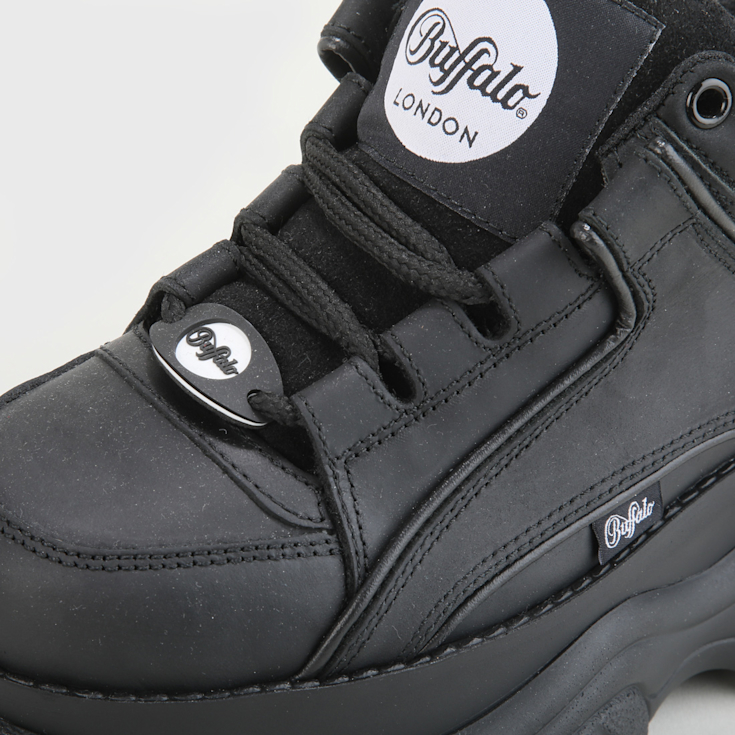 Buy Buffalo Classic Low Leather in black in the BUFFALO® Shop