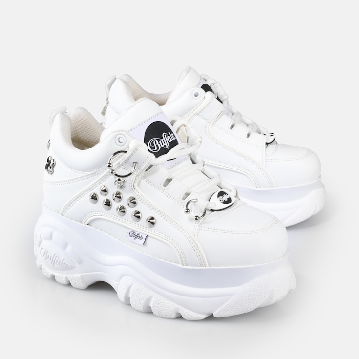 Acquista Buffalo Classic Low Punk a bianco nel BUFFALO®