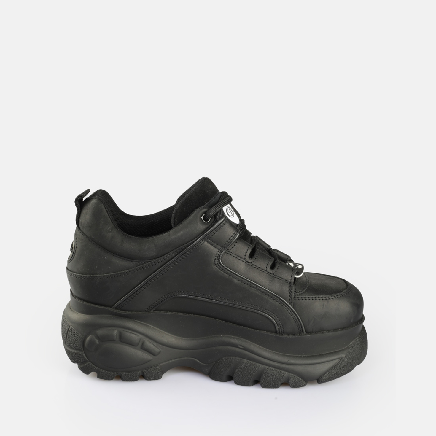 Buy Buffalo Classic Low Leather in noir in the BUFFALO® Shop