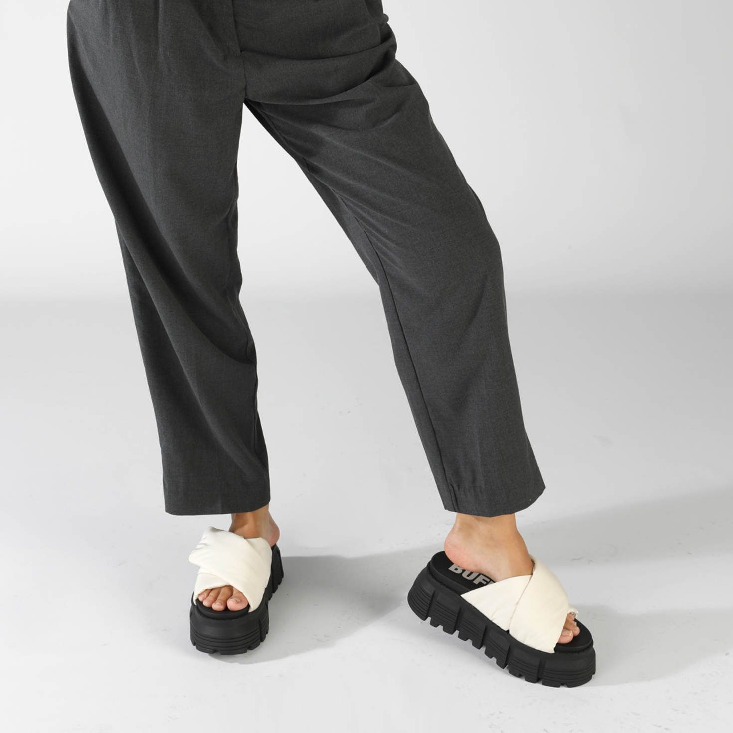 Buy Buffalo Ava Velcross in white in the BUFFALO® Shop