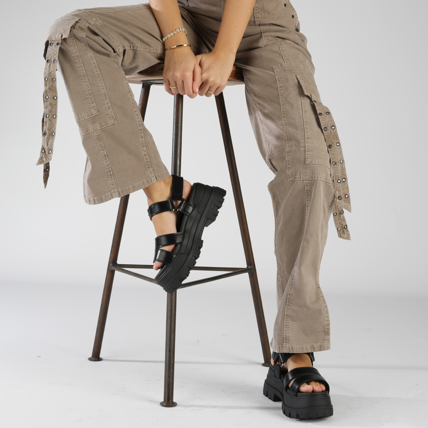 Buy Buffalo Aspha Ts Sandal in black in the BUFFALO® Shop