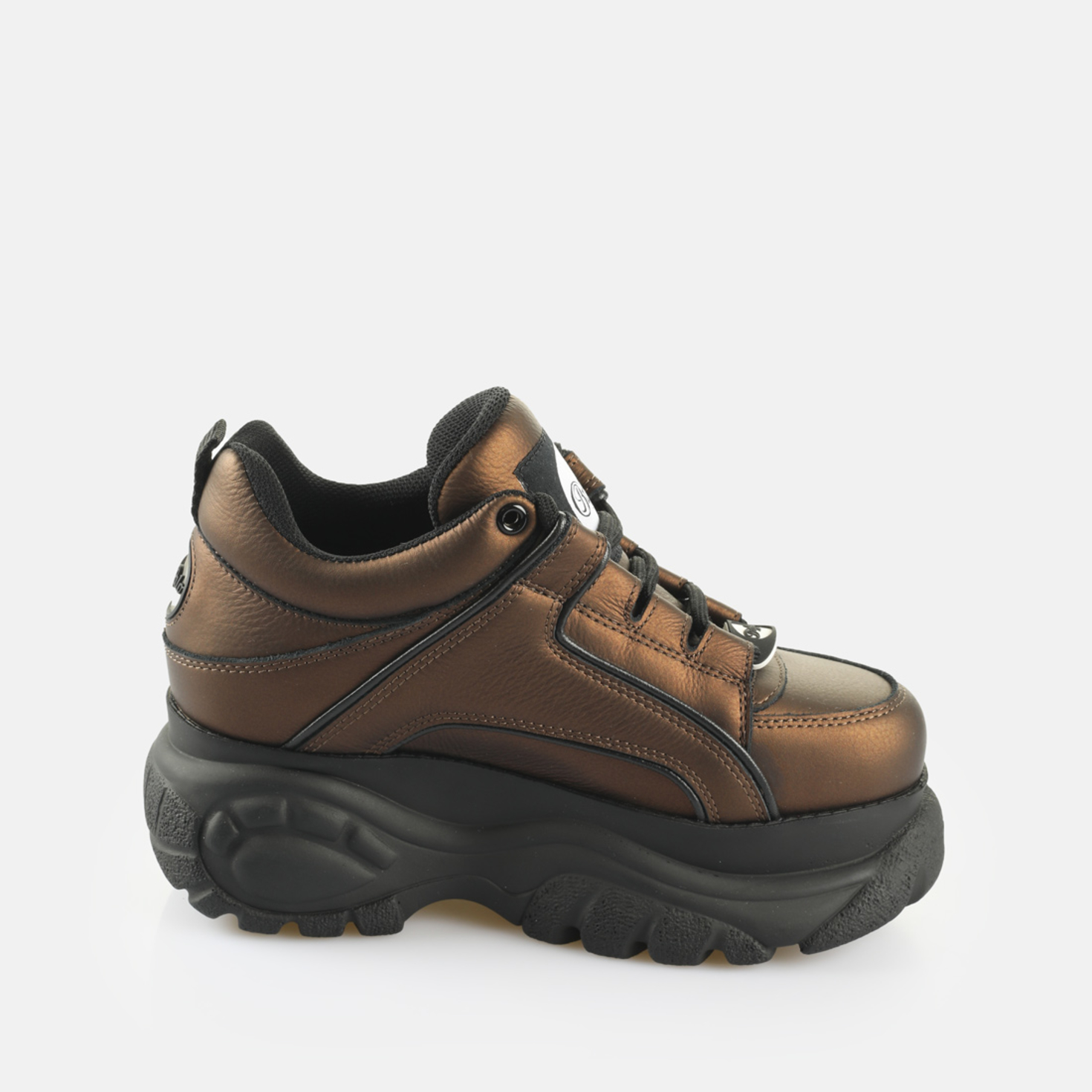 Buy Buffalo Classic Low Leather in black in the BUFFALO® Shop