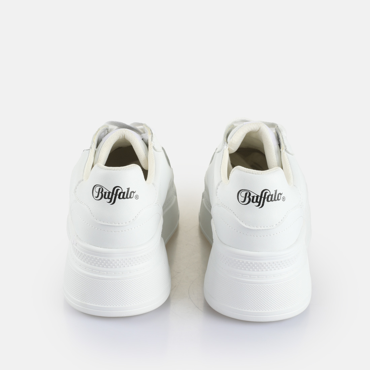 Buy Buffalo Besu in white in the BUFFALO® Shop