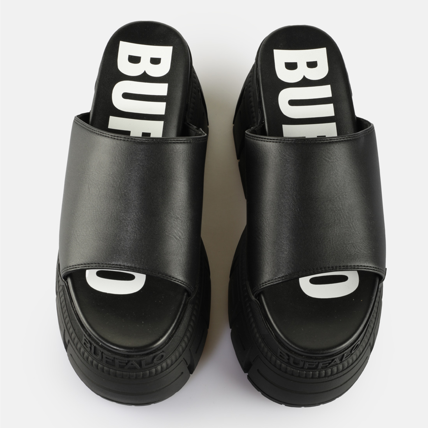 Buffalo London◆Heart Mule 2サンダル Buy Buffalo Heart Mule in nero in the BUFFALO® Shop