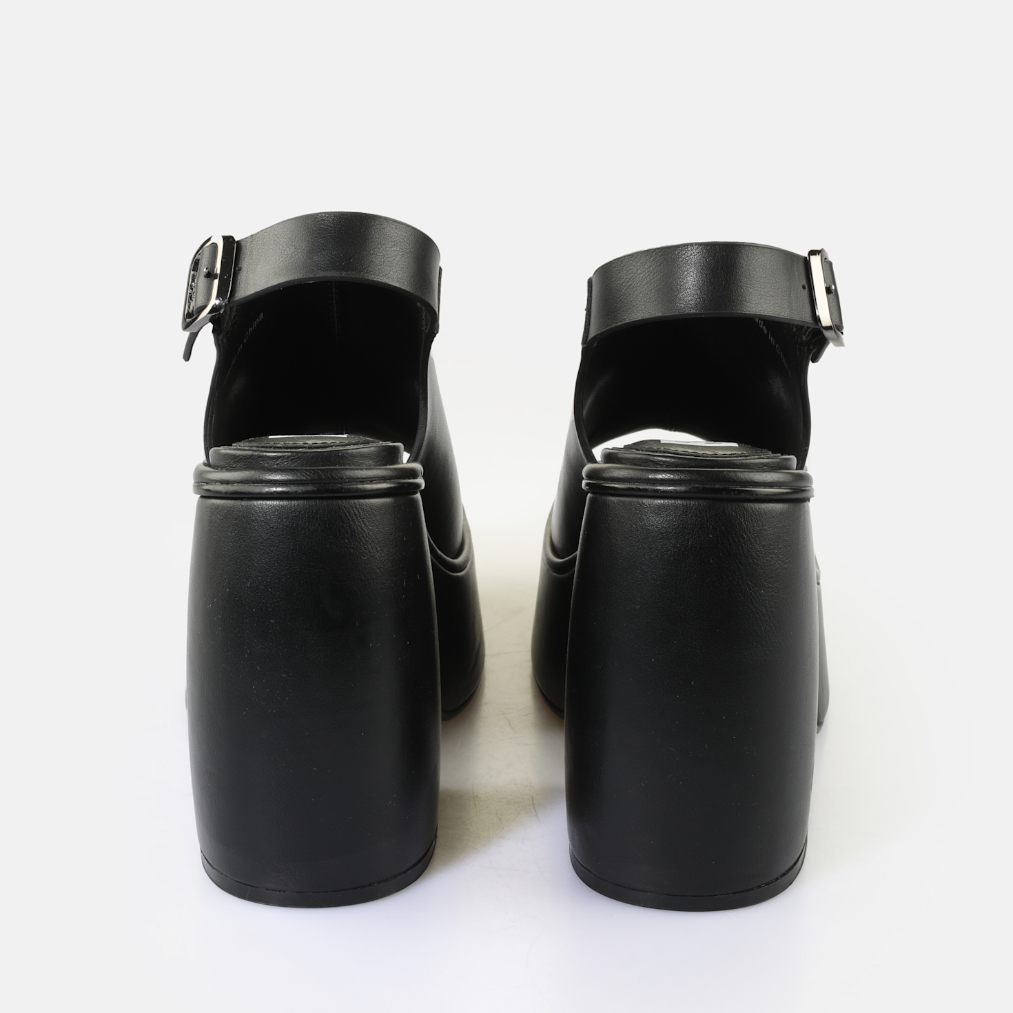 Buy Buffalo Heart Mule 2 in black in the BUFFALO® Shop