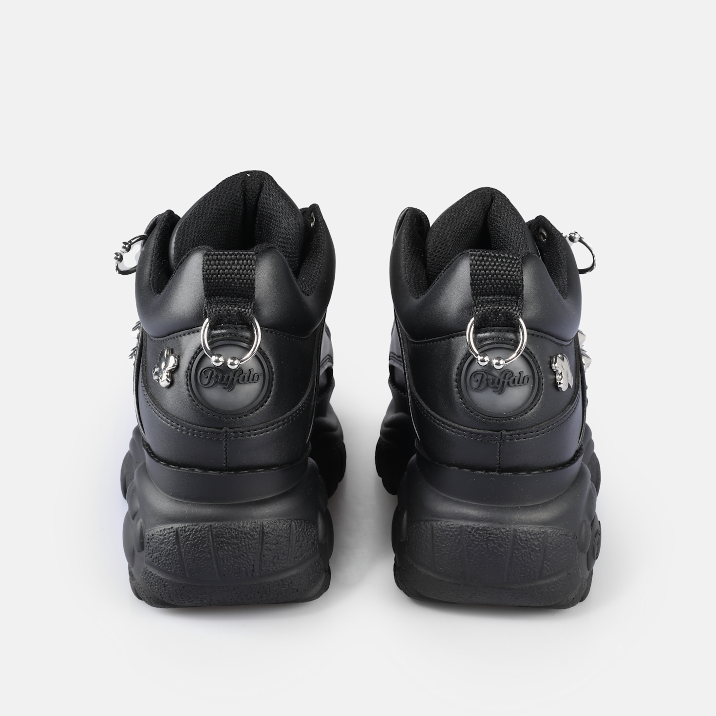 Buy Buffalo Classic Low Punk in negro in the BUFFALO® Shop