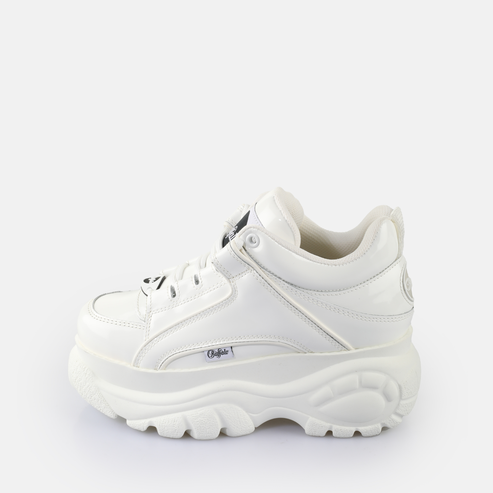 Buy Buffalo Classic Low Patent Leather in white in the BUFFALO® Shop