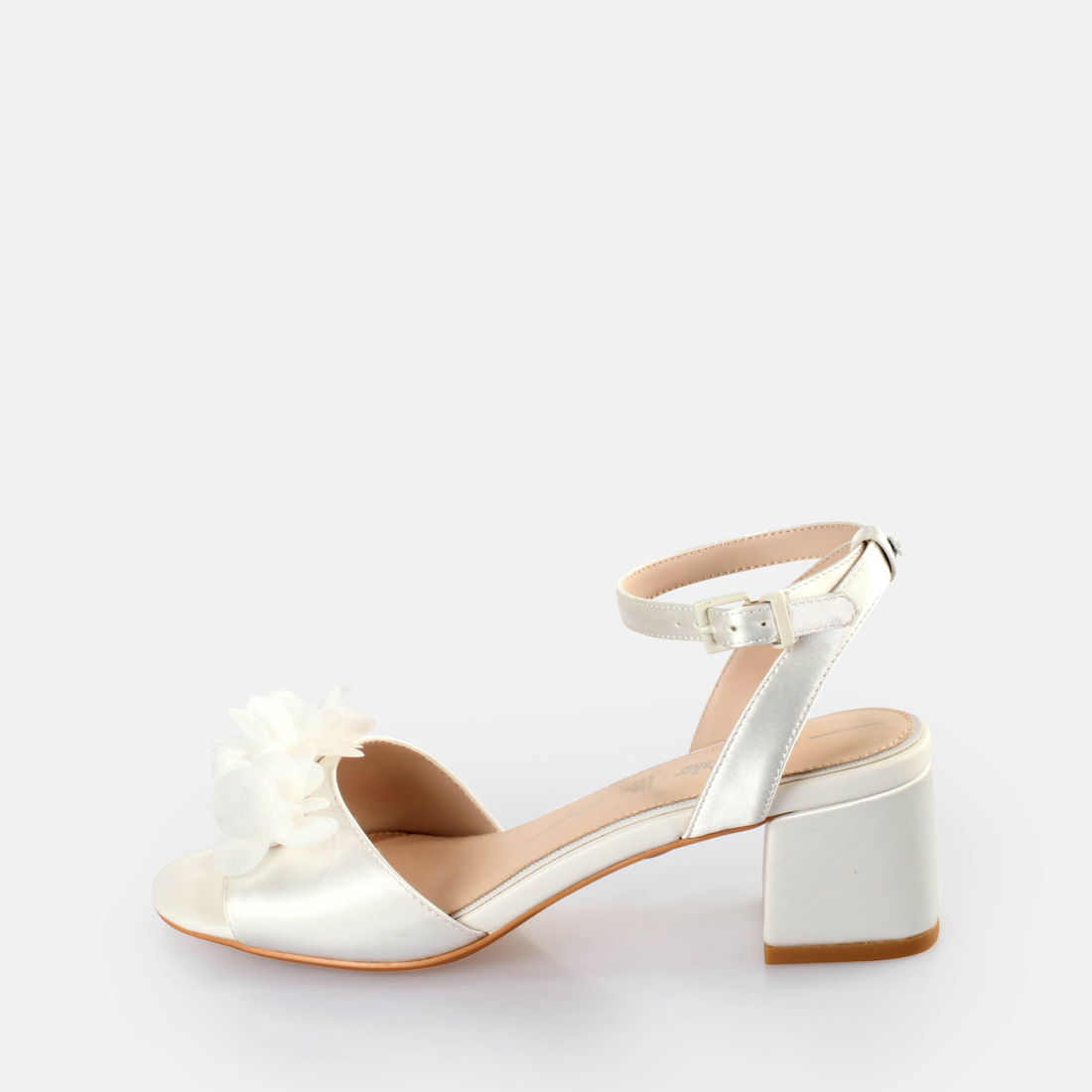 Buy Buffalo Lucy Rose in white in the BUFFALO® Shop