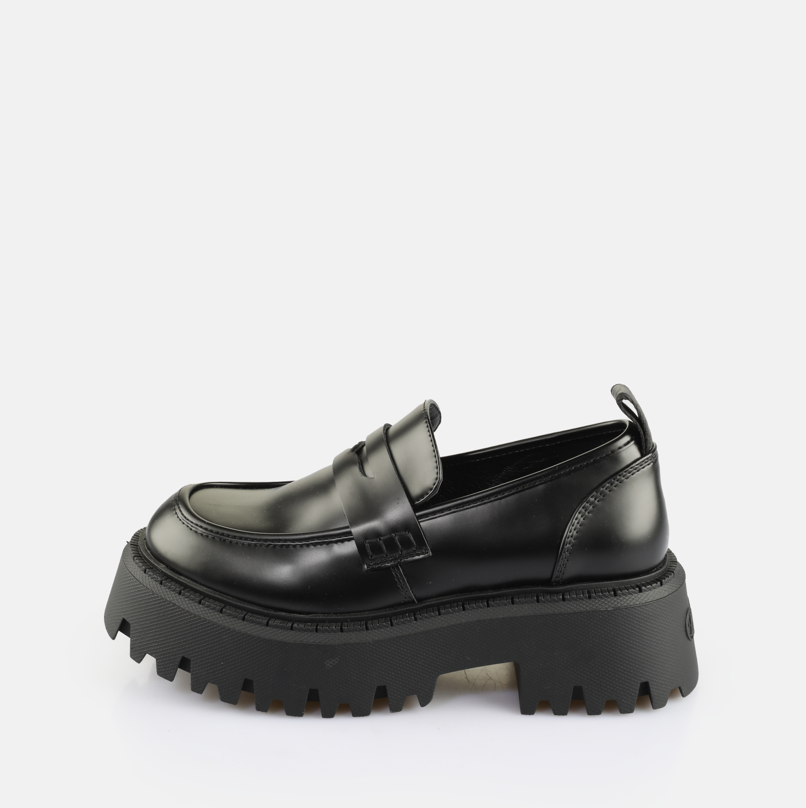 Buy Buffalo Aspen Loafer in black in the BUFFALO® Shop