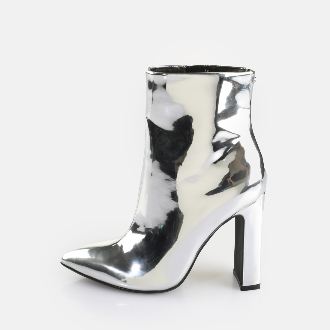 ショートブーツ・ブーティ Silver Spring Ankle Boots - Off White - Leather - Black/ Sil Buy Buffalo July Bootie in silver in the BUFFALO® Shop