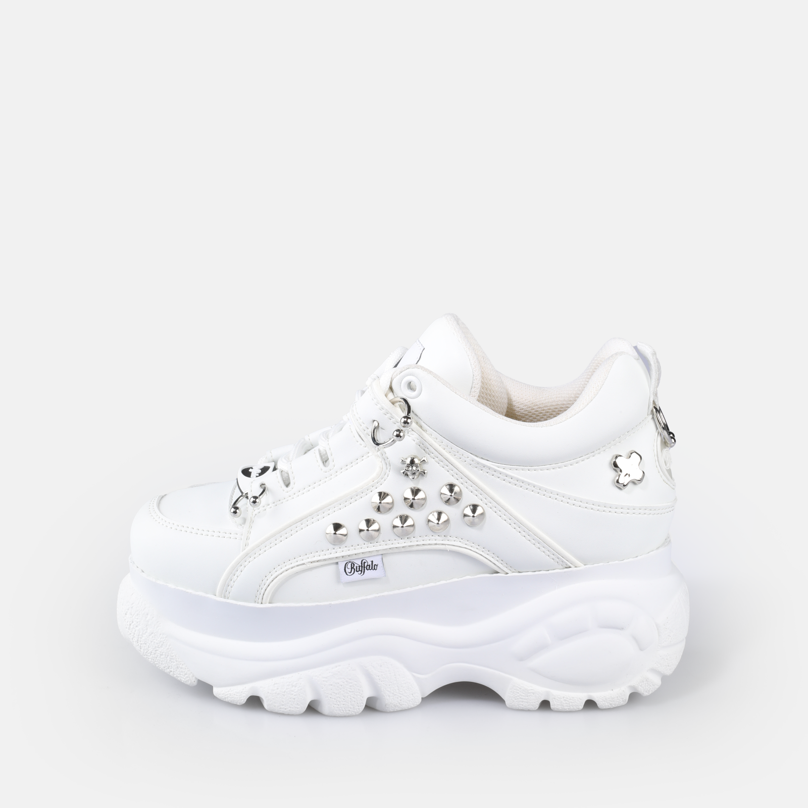 Buy Buffalo Classic Low Punk in white in the BUFFALO® Shop