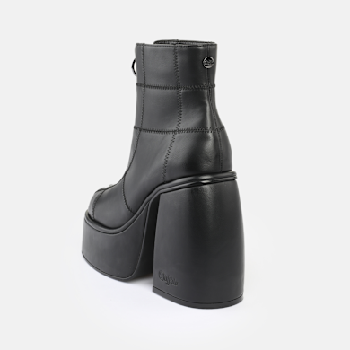 Buy Buffalo Heart Front Zip in black in the BUFFALO® Shop