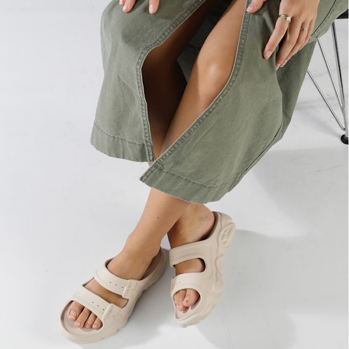 Buffalo CLD Ari Slide beige 64633 2