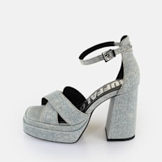 Buffalo May Cross blau
